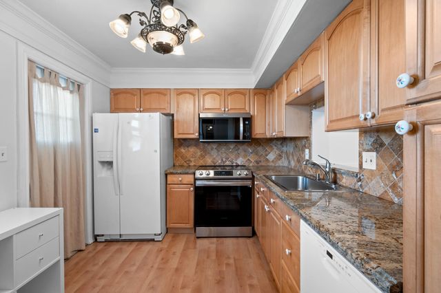 4 of 41 - 620 Ne 12th Avenue #602, Hallandale Beach, FL