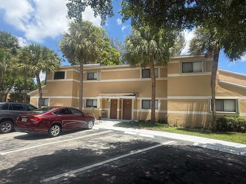 203 E Palm Circle E, Pembroke Pines
