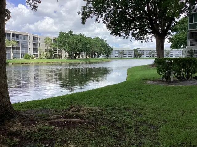 9325 Lagoon Place #107, Davie