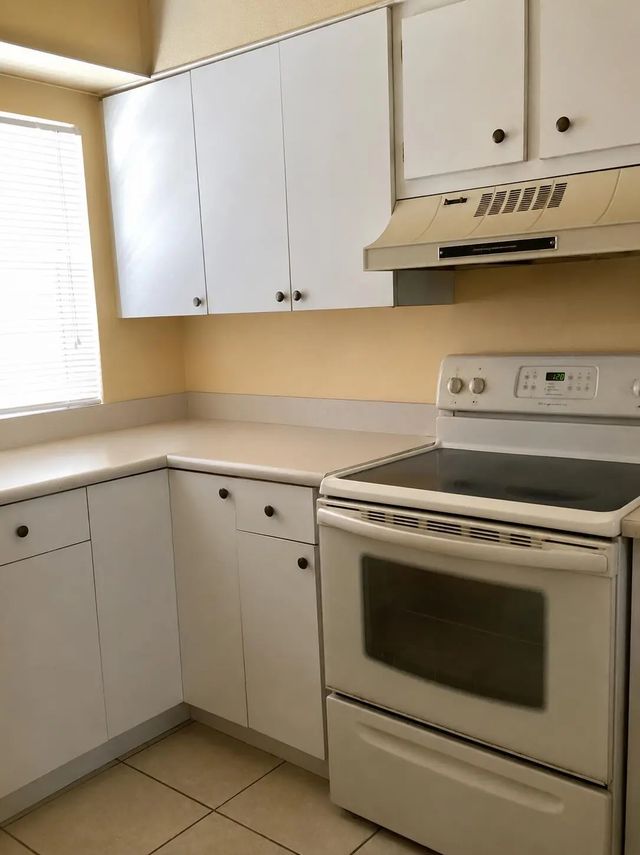 2 of 13 - 9325 Lagoon Place #107, Davie, FL