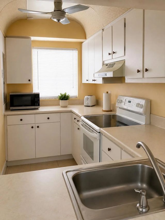 5 of 13 - 9325 Lagoon Place #107, Davie, FL