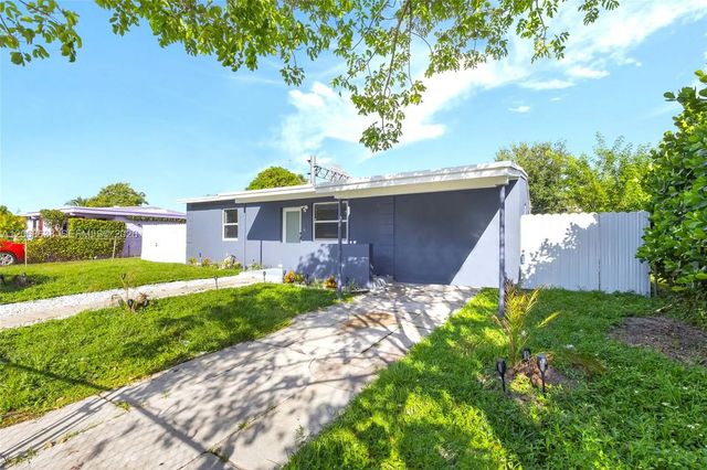 3 of 35 - 1854 Lauderdale Manor Drive, Fort Lauderdale, FL