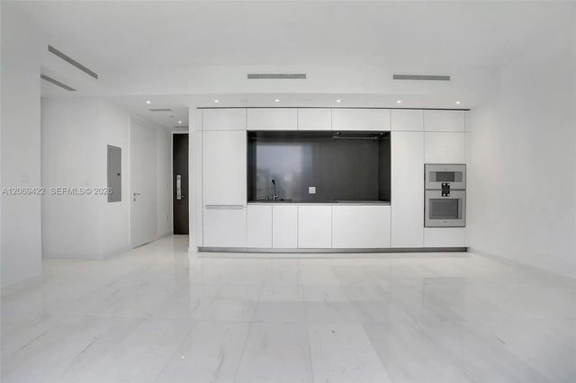5 of 20 - 300 Biscayne Boulevard Way #3108, Miami, FL