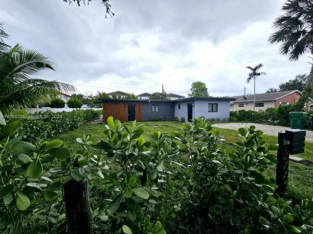 3 of 26 - 5000 Sw 26th Avenue, Dania Beach, FL