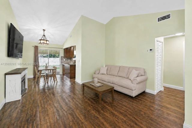 4 of 19 - 10340 Sw 154th Place #41, Miami, FL