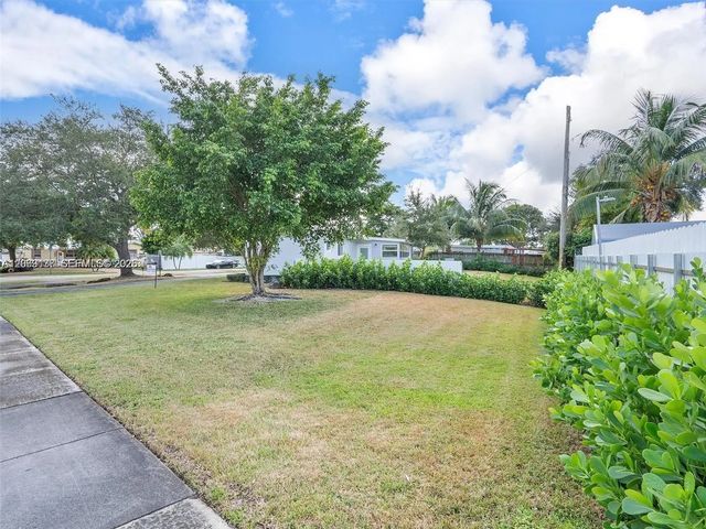 2 of 44 - 17320 Nw 80th Avenue, Hialeah, FL