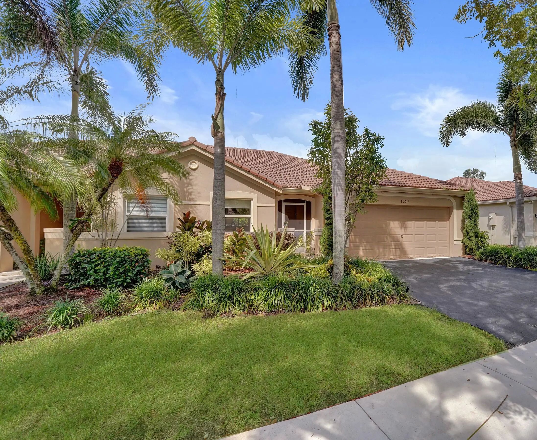 1969 Andromeda Lane, Weston