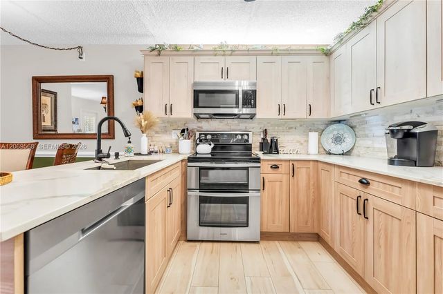 4 of 26 - 3561 Pine Tree Court #d-1, Greenacres, FL