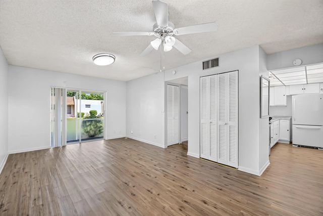 3 of 19 - 200 Bonnie Boulevard W #131, Palm Springs, FL