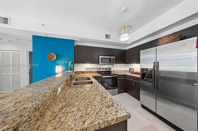 2 of 17 - 2020 Prairie Avenue #302, Miami Beach, FL