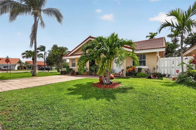 3 of 42 - 18847 Nw 83rd Place, Hialeah, FL