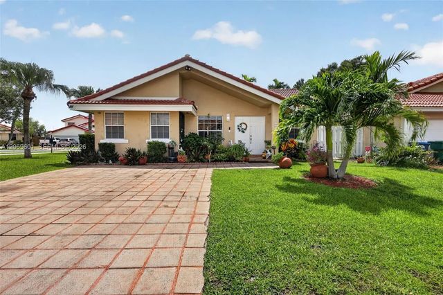 4 of 42 - 18847 Nw 83rd Place, Hialeah, FL