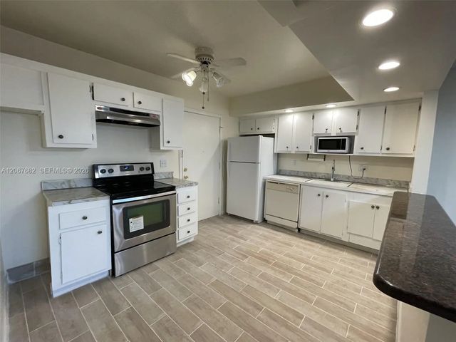 2 of 11 - 2061 Nw 47th Terrace #306, Lauderhill, FL
