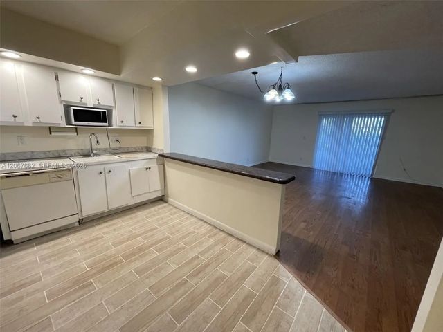 3 of 11 - 2061 Nw 47th Terrace #306, Lauderhill, FL