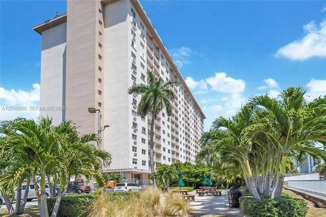 400 Kings Point Drive #316, Sunny Isles Beach