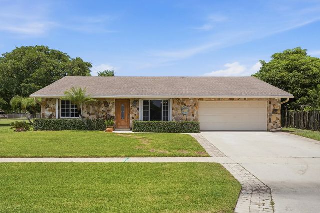 2 of 32 - 4778 Blue Pine Circle, Lake Worth, FL