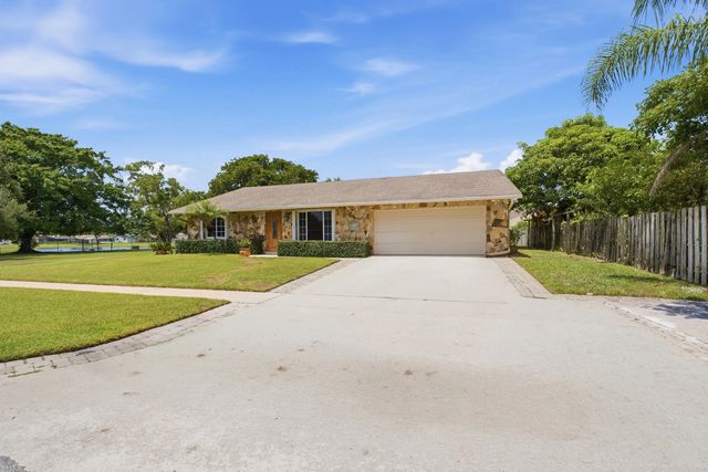 3 of 32 - 4778 Blue Pine Circle, Lake Worth, FL