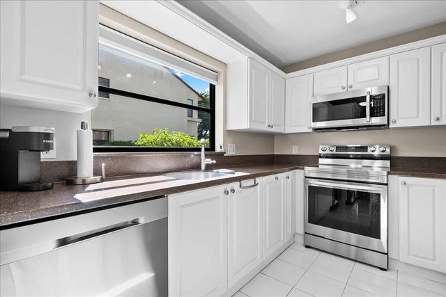 2 of 39 - 3323 Lucerne Park Drive, Greenacres, FL