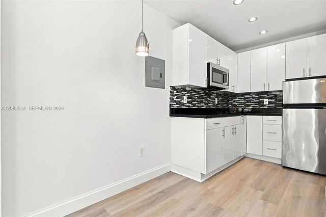 4 of 19 - 119 Menores Avenue #2, Coral Gables, FL