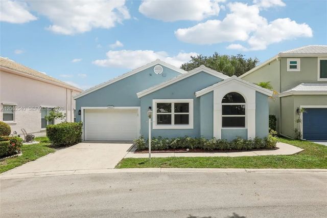 9613 Nw 8th Circle, Plantation