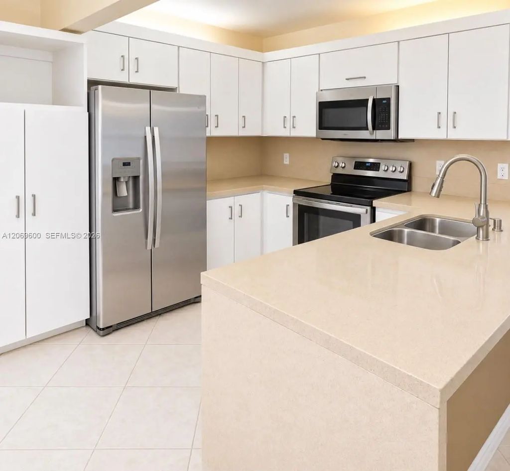 464 Ne 210th Cir Terrace #201-10a, Miami