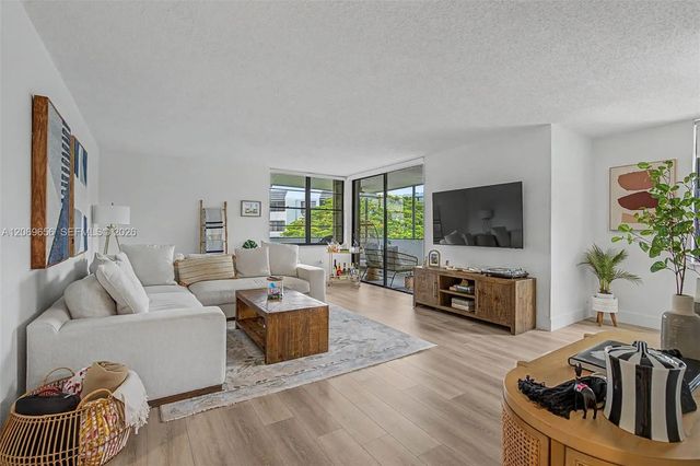 10852 N Kendall Drive #314, Miami