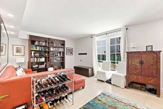 4 of 37 - 243 Meridian Avenue #113, Miami Beach, FL