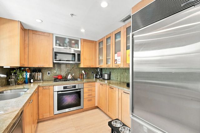 5 of 37 - 243 Meridian Avenue #113, Miami Beach, FL