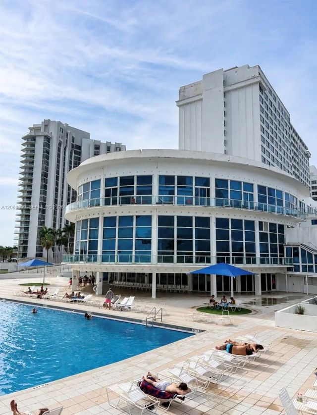 5 of 10 - 5445 Collins Avenue #cu26, Miami Beach, FL