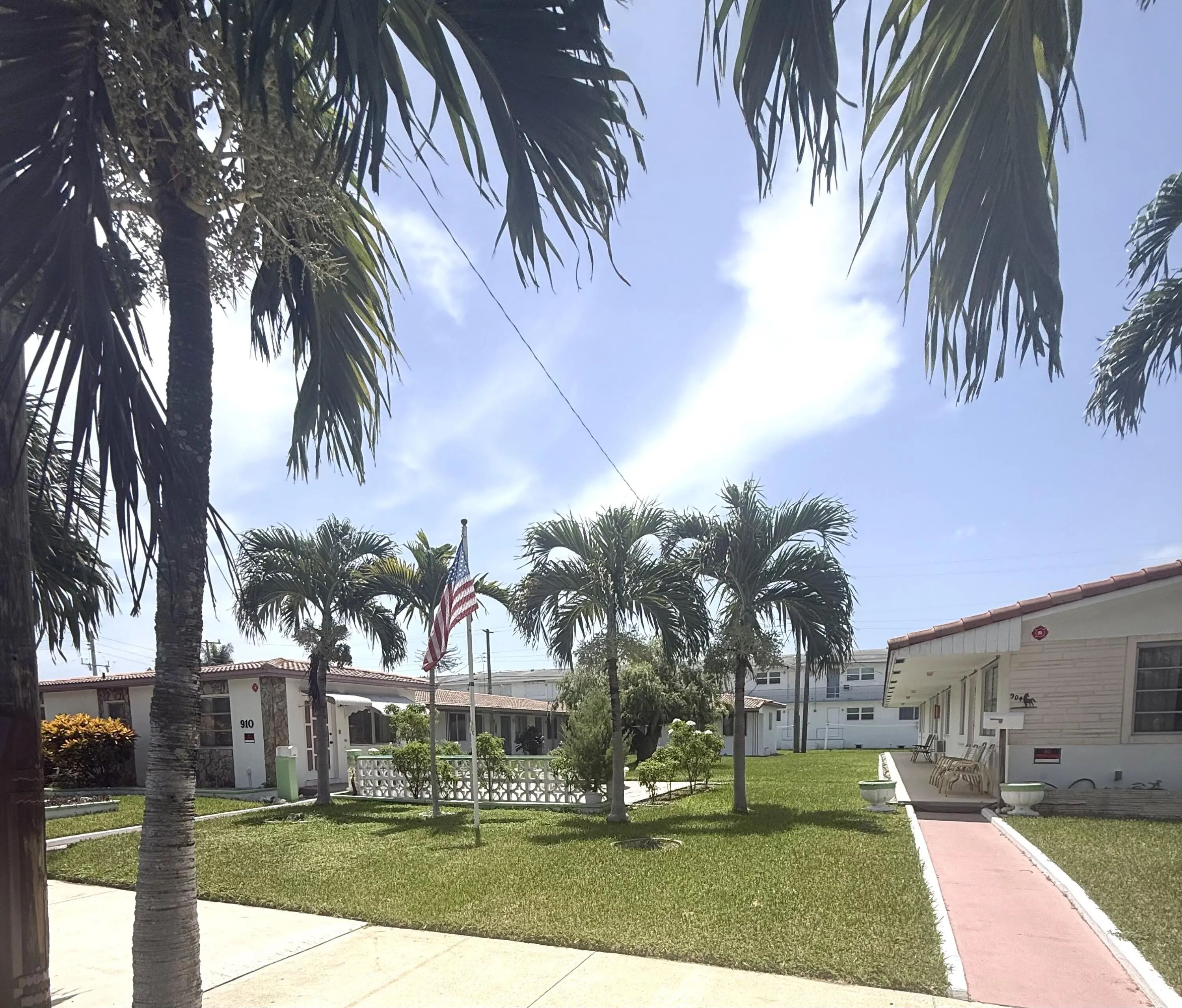 904-910 Ne 10th Street, Hallandale Beach