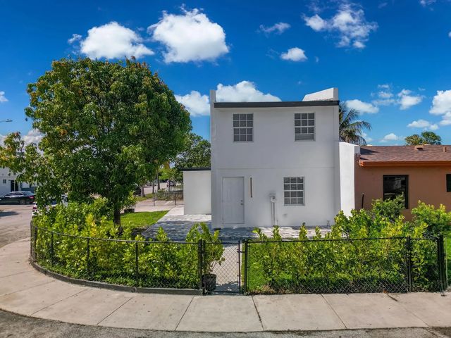 2 of 27 - 4527 Nw 191st Terrace, Miami Gardens, FL
