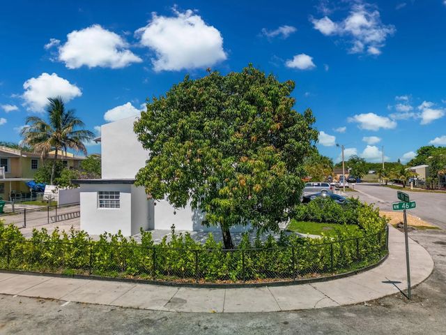 3 of 27 - 4527 Nw 191st Terrace, Miami Gardens, FL