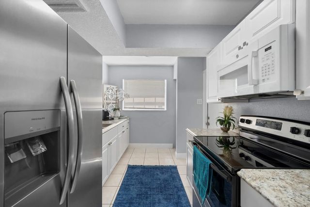 4 of 27 - 4527 Nw 191st Terrace, Miami Gardens, FL