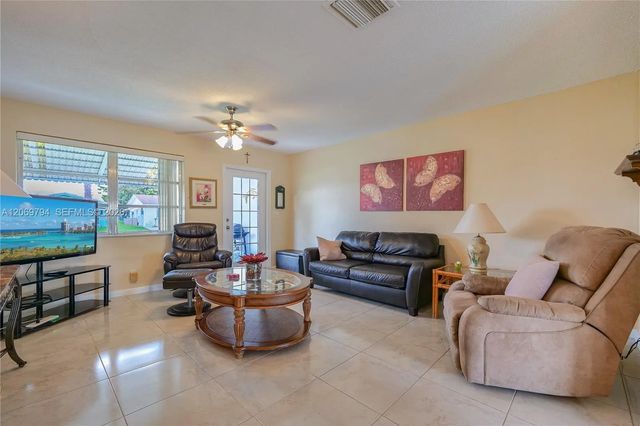 3 of 32 - 4712 Nw 47th Terrace, Tamarac, FL