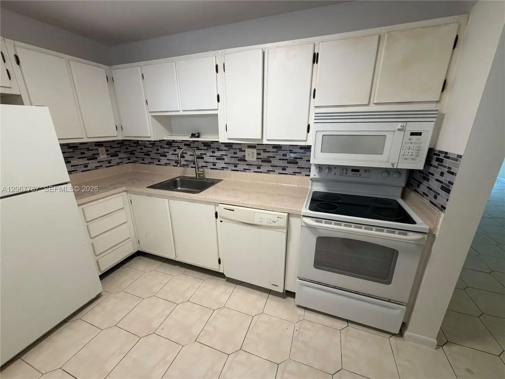 6751 N University Drive #216, Tamarac