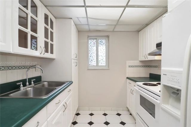 4 of 18 - 2690 Sw 22nd Avenue #301, Miami, FL