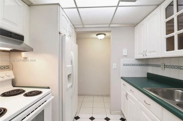 5 of 18 - 2690 Sw 22nd Avenue #301, Miami, FL
