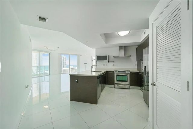 5 of 25 - 200 Sunny Isles Boulevard #2-1701, Sunny Isles Beach, FL