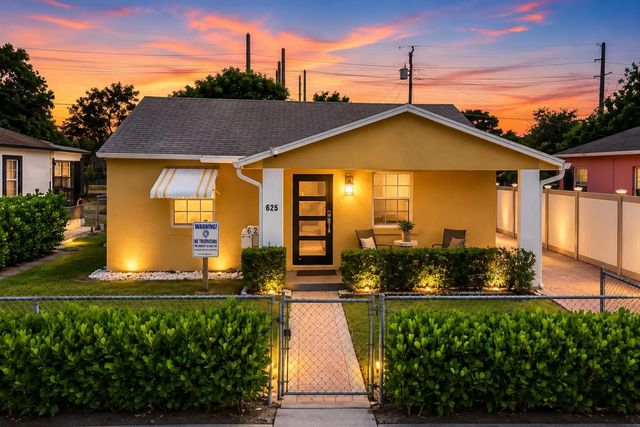 2 of 26 - 625 W 2nd Street, Riviera Beach, FL