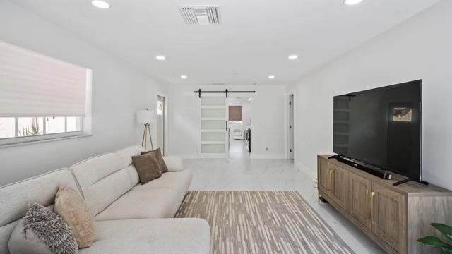 5 of 26 - 625 W 2nd Street, Riviera Beach, FL