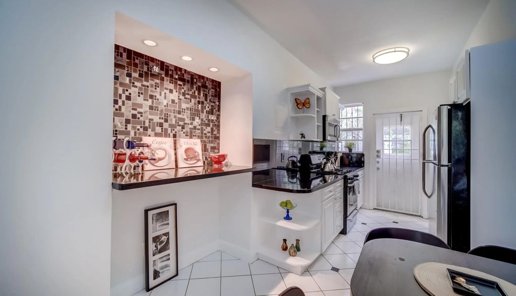 825 Jefferson Avenue #2, Miami Beach