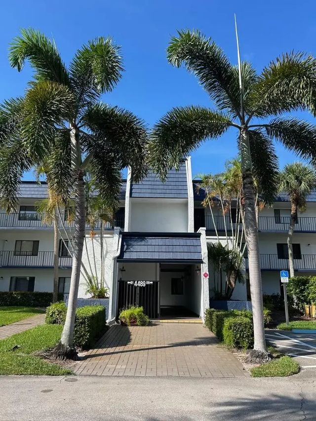 4489 Luxemburg Court, Greenacres