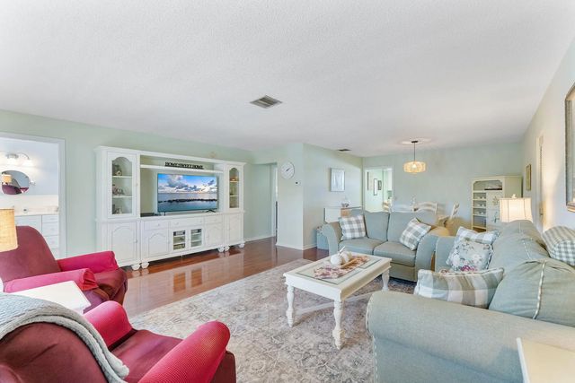 3 of 24 - 2015 S Seacrest Boulevard #c, Boynton Beach, FL