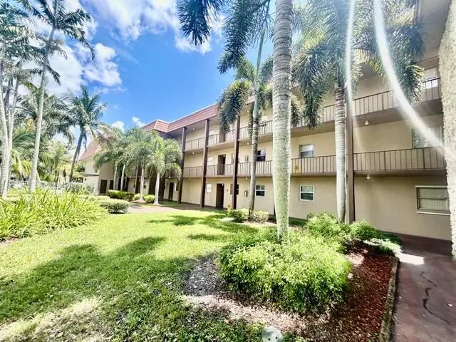 120 Sparrow Drive #115, Royal Palm Beach