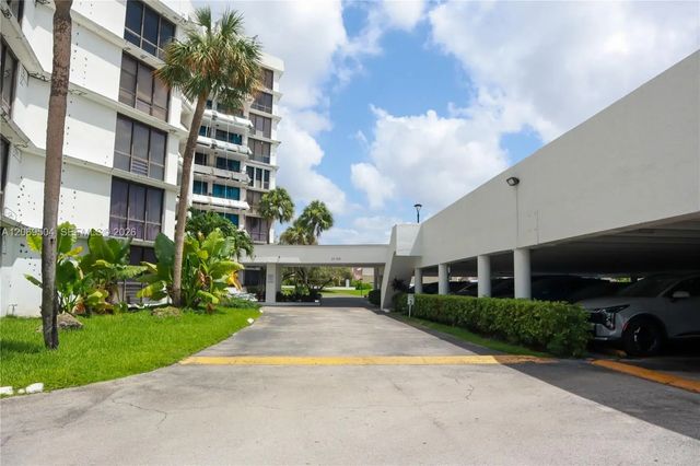 2 of 34 - 13951 Kendale Lakes Circle #310a, Miami, FL