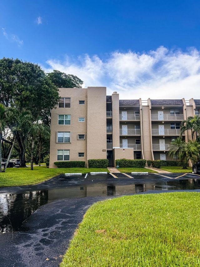 2 of 28 - 9460 Tangerine Place #207, Davie, FL