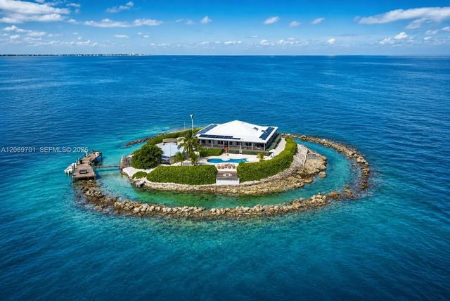 1 E Sister Rck Island, Marathon