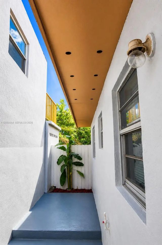 2 of 8 - 119 Nw 3rd Street, Hallandale Beach, FL