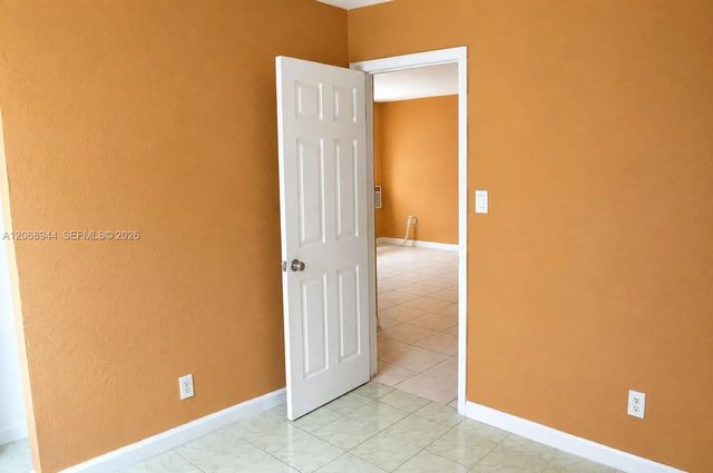 4 of 8 - 119 Nw 3rd Street, Hallandale Beach, FL