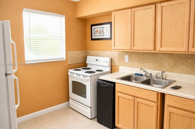 5 of 8 - 119 Nw 3rd Street, Hallandale Beach, FL